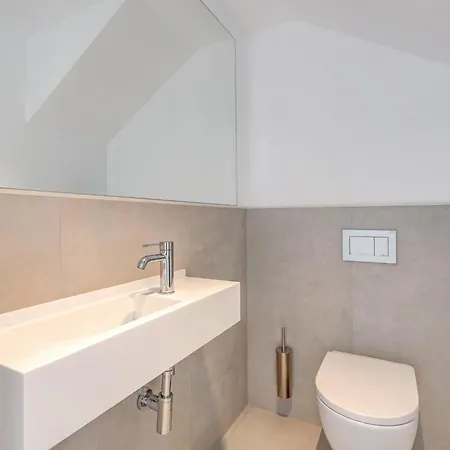 Aquasuites Luxury B07 *